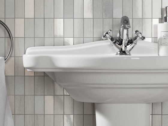 Ванна кімната у світлих тонах - білий, сірий, графіт | Колекція плитки Малена у Вінниці | Компанія Домінік