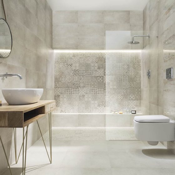 Декоративный орнамент на керамической плитке | Ванная комната в светло-бежевых тонах | проекты ванных комнат в Виннице